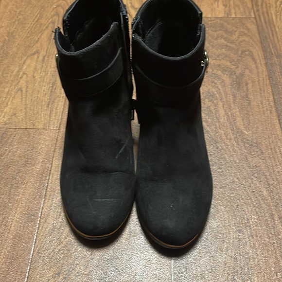 Suede black fashion boot with gold trim and gold heart buckle - Picture 7 of 7